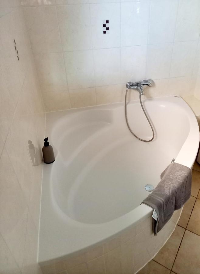 Jenny Apartment With Jacuzzi Брезовица Экстерьер фото